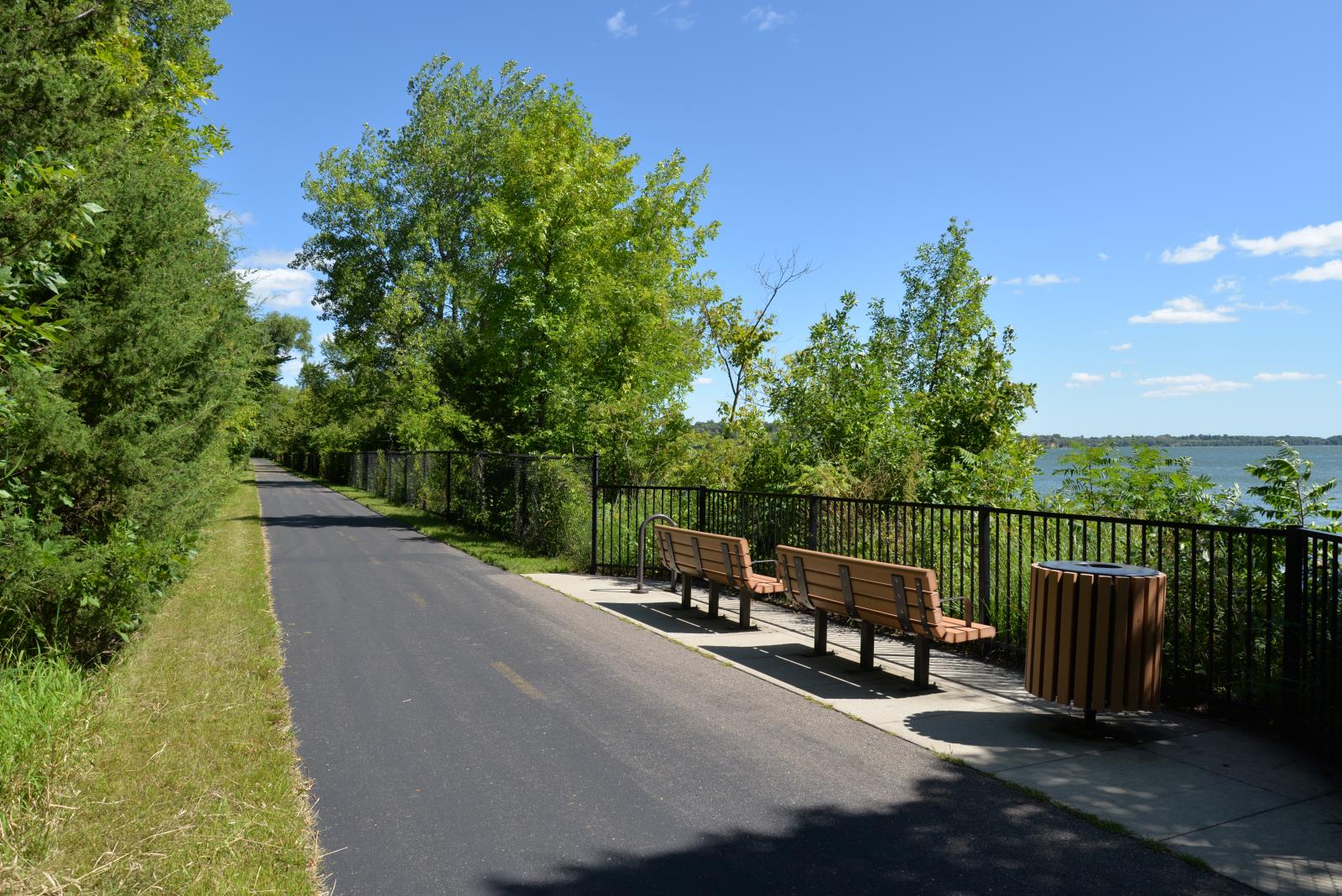 Trail-lake-view-benches_4232